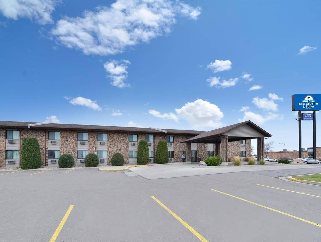 Americas Best Value Inn And Suites Bismarck Exterior photo