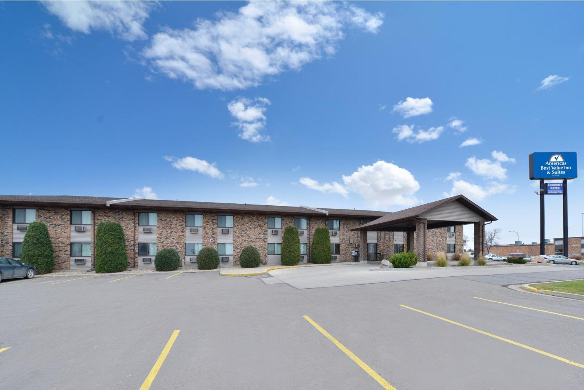 Americas Best Value Inn And Suites Bismarck Exterior photo