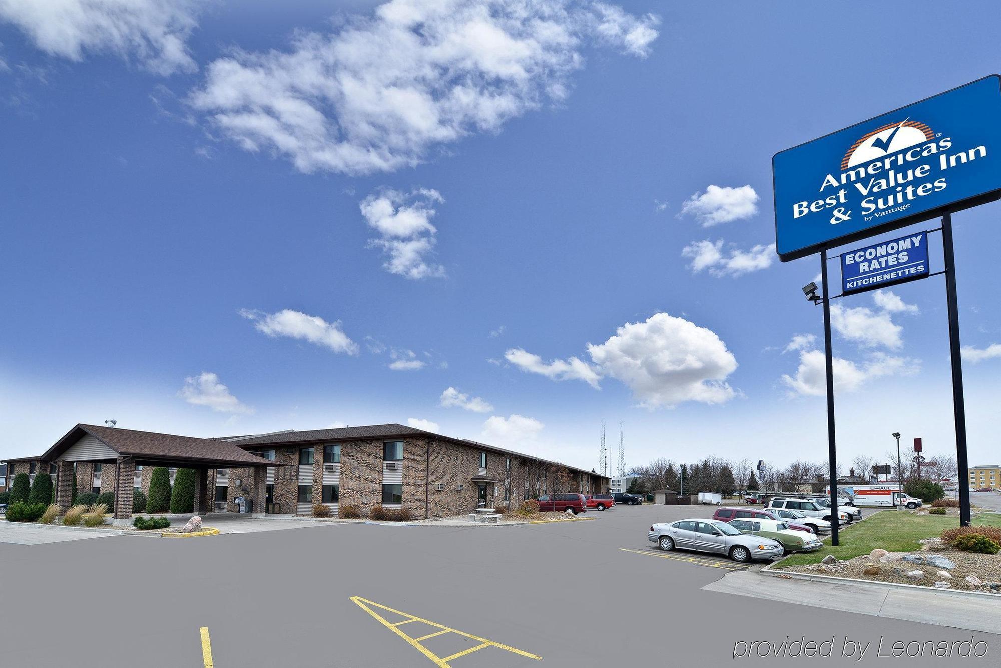 Americas Best Value Inn And Suites Bismarck Exterior photo