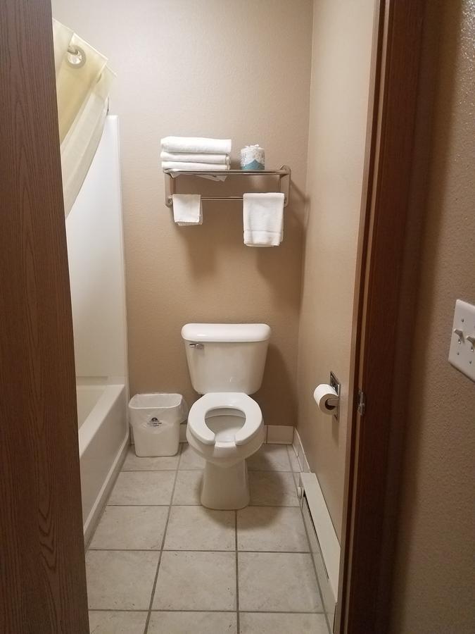 Americas Best Value Inn And Suites Bismarck Room photo