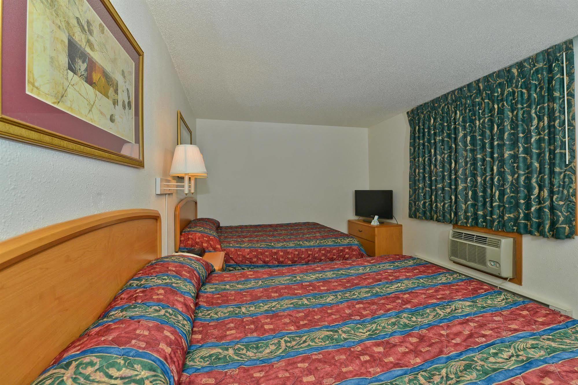 Americas Best Value Inn And Suites Bismarck Room photo