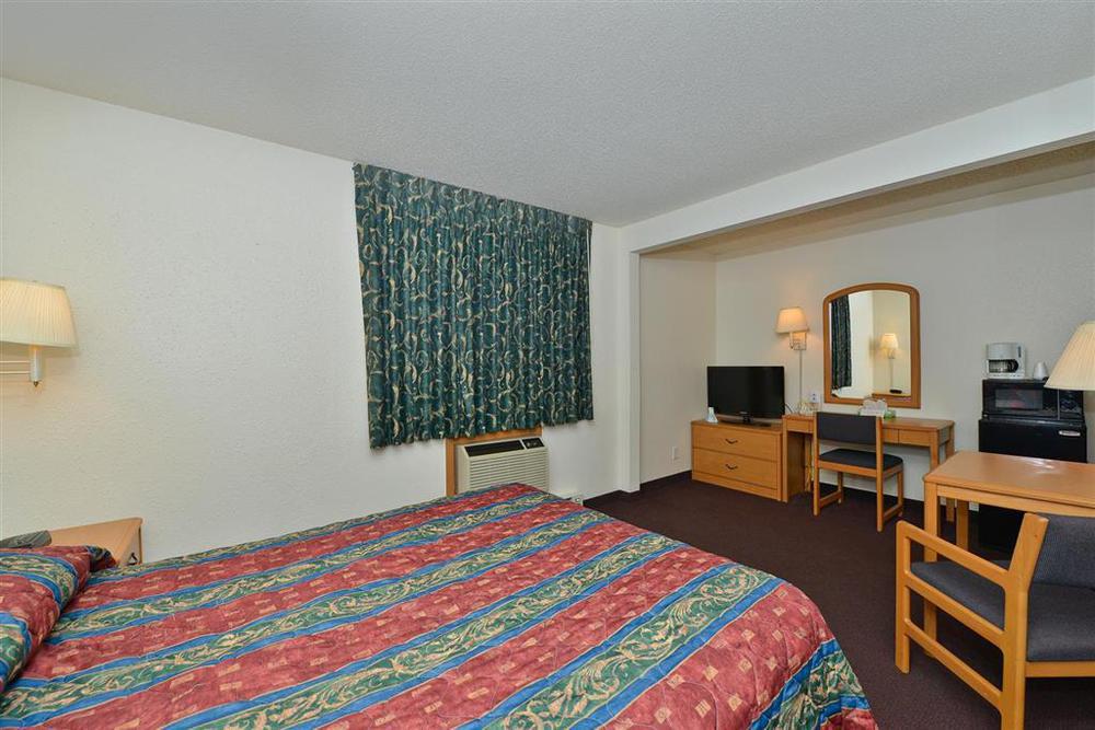 Americas Best Value Inn And Suites Bismarck Room photo