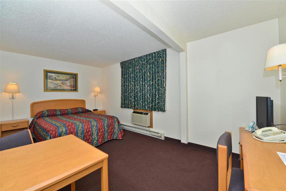 Americas Best Value Inn And Suites Bismarck Room photo